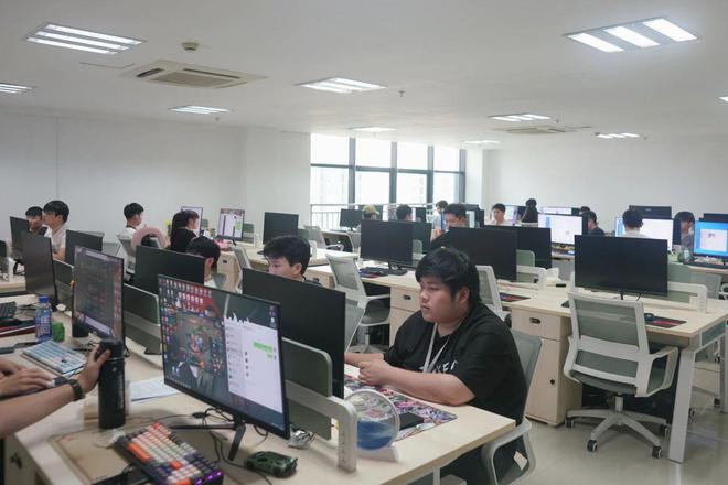 龍文區(qū)領(lǐng)導(dǎo)深入網(wǎng)絡(luò)科技研發(fā)企業(yè)走訪調(diào)研，共謀數(shù)字經(jīng)濟(jì)發(fā)展新篇章